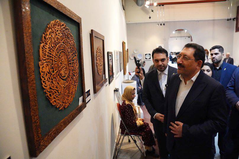 بازدید وزیر صمت از آثار معلولان 2 IMG 20251028 223447