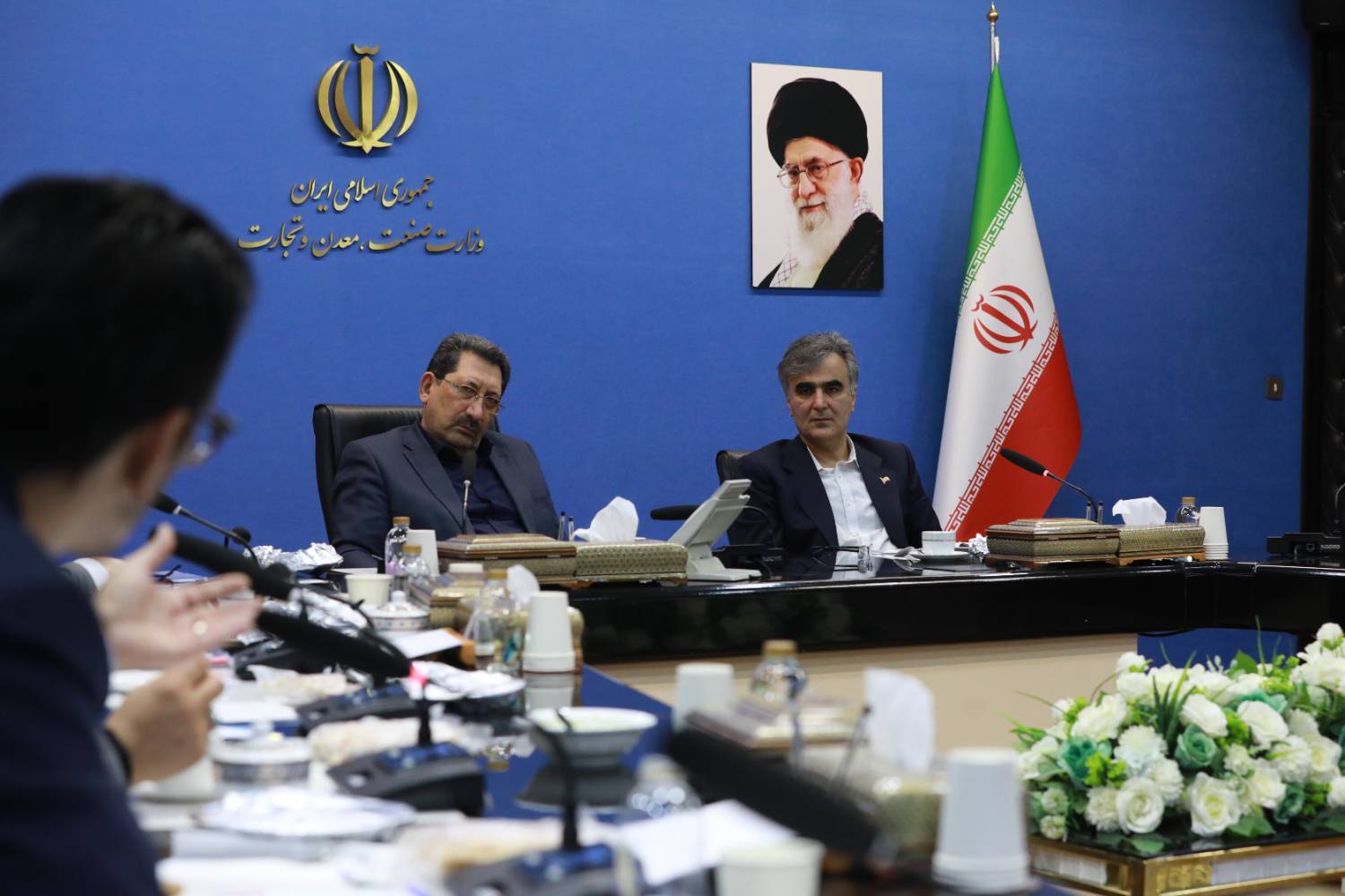 نشست مشترک اتابک و فرزين برای تأمین ارز صنایع 3 IMG 20251106 104211