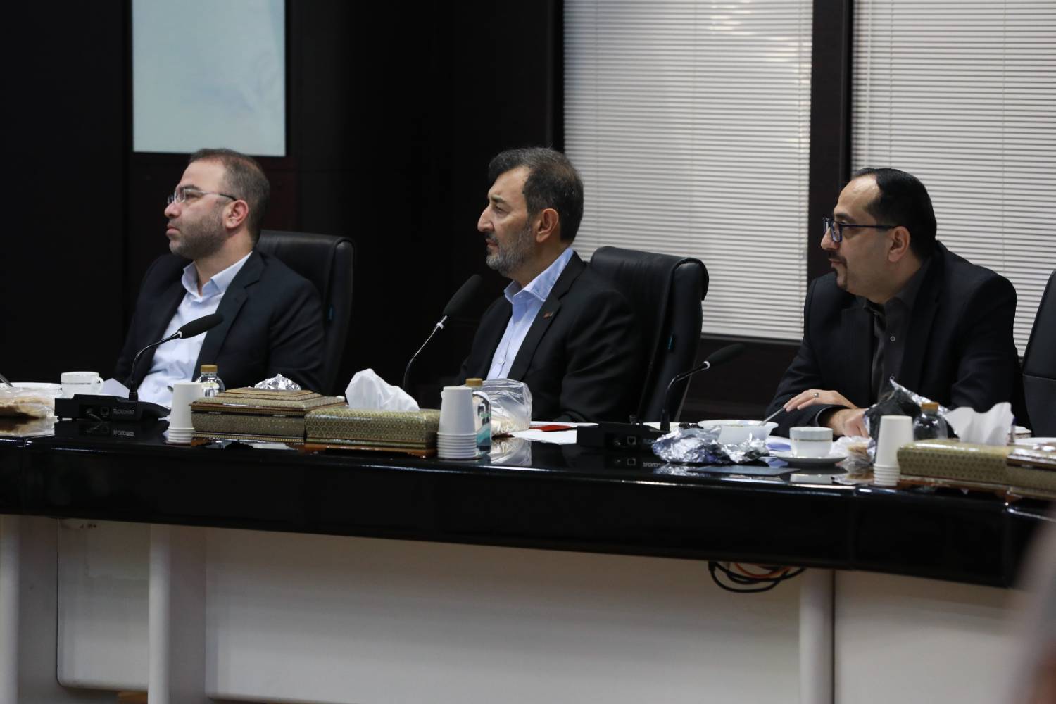 نشست مشترک اتابک و فرزين برای تأمین ارز صنایع 2 IMG 20251106 104216