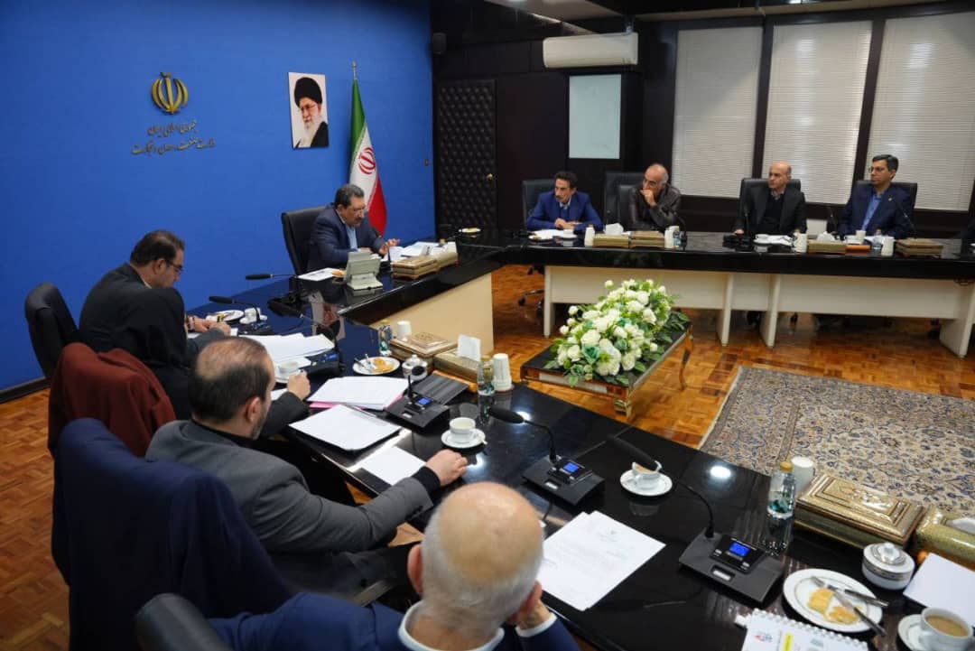 نشست وزیر صمت با انجمن صنایع پتروشیمی 2 IMG 20251213 WA0696