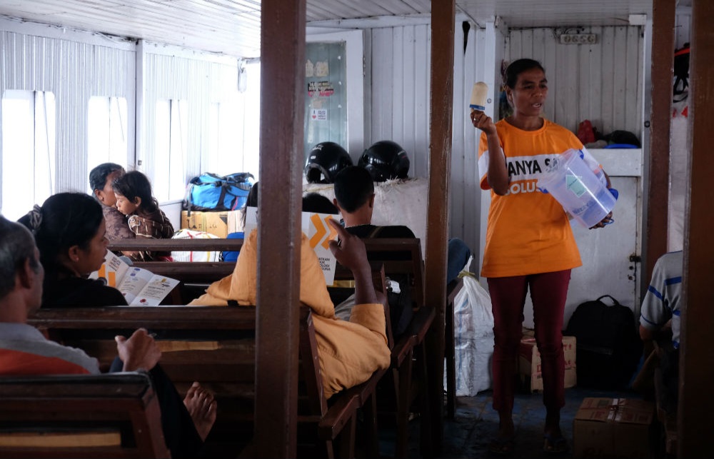 انعکاس حضور زنان ایران در صنعت نیروگاه های خورشیدی در سایت آیرنا 1 Rovina Surat wonder women East Flores East Nusa Tenggara Indonesia leads a Tech Fair