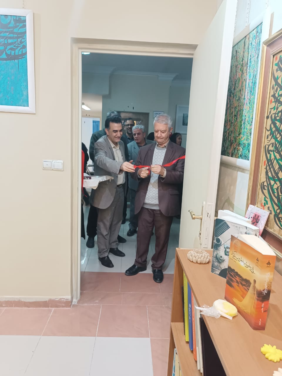 کافهکتاب و نگارخانه «حانون» افتتاح شد 1 IMG 20260220 WA0235