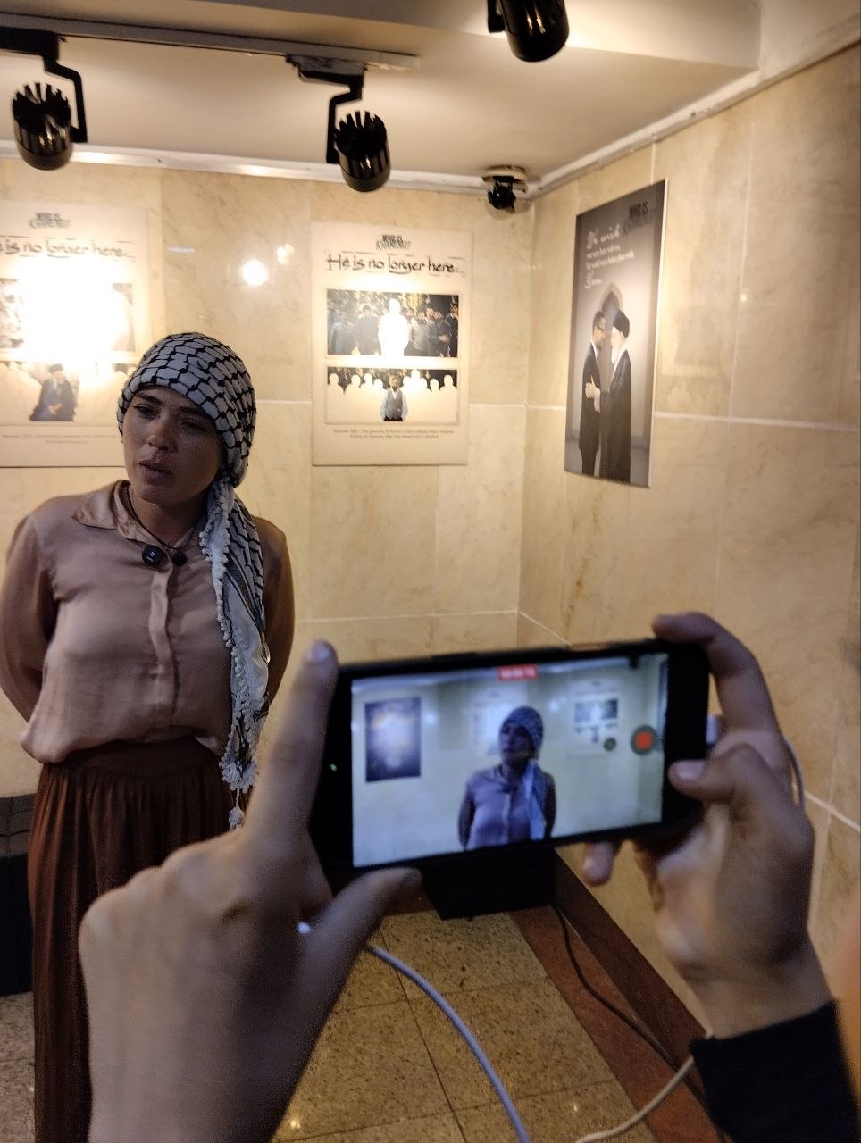 برگزاری نشست تخصصی «?Who is Khamenei» با حضور فعالان رسانهای بینالمللی 2 IMG 20260708 215719 209