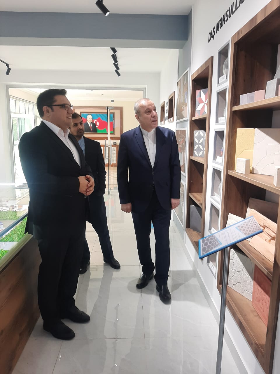 بازدید سرکنسول ایران در نخجوان از کارخانه سیمان ریگس 10 IMG 20260904 WA0408
