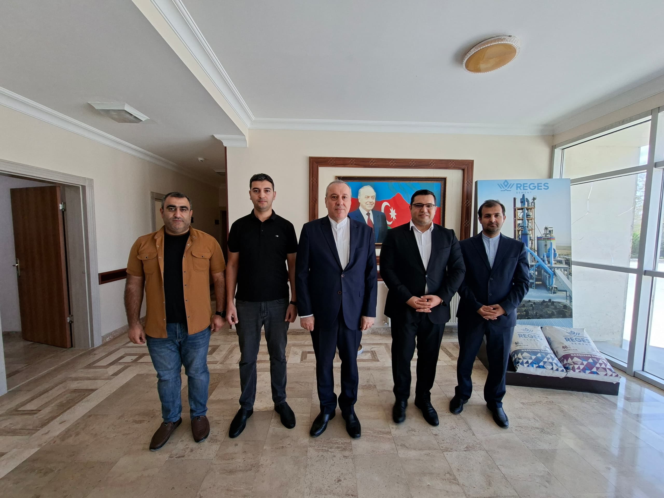بازدید سرکنسول ایران در نخجوان از کارخانه سیمان ریگس 21 IMG 20260904 WA0423
