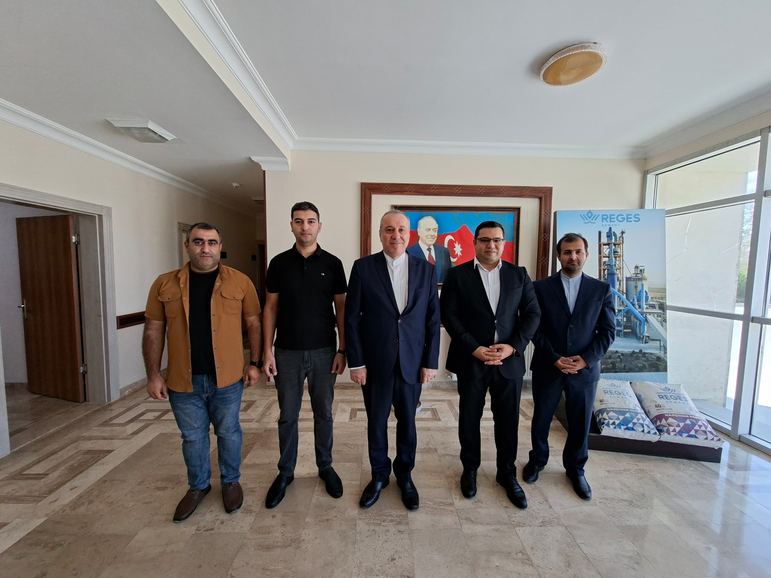بازدید سرکنسول ایران در نخجوان از کارخانه سیمان ریگس 23 IMG 20260904 WA0428 1