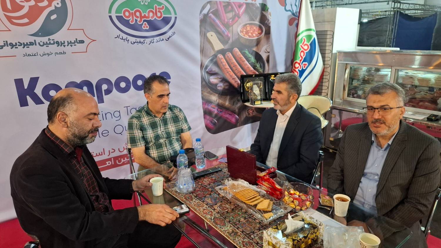 حضور مدیرعامل کارخانه کامپوره در نمایشگاه پاییزه قزوین 1 IMG 20260915 133430