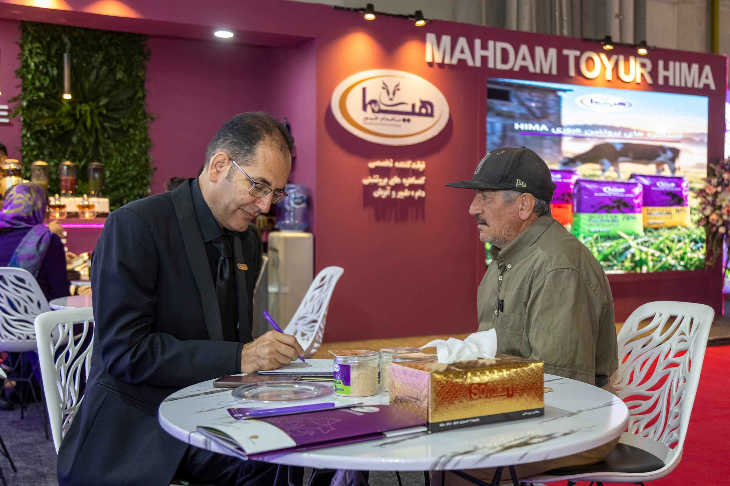 استقبال متخصصان و سرمایهگذاران از غرفه هیما در بیستوپنجمین نمایشگاه دام و طیور 10 IMG 20261019 WA0384